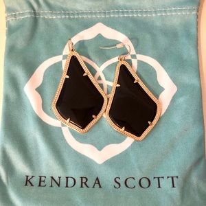 Like new Kendra Scott Alexandra Earring Black/gold